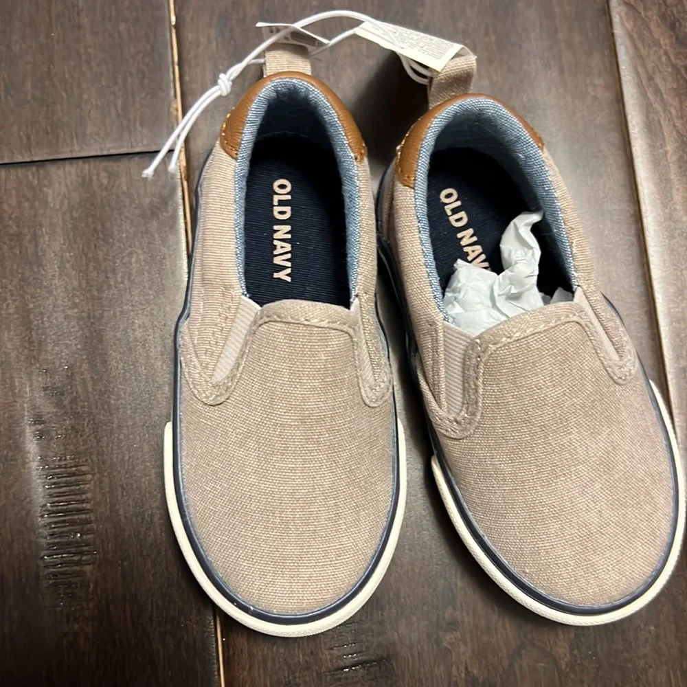 NWT Old Navy Baby Boys Canvas Mollusk slip on shoes!